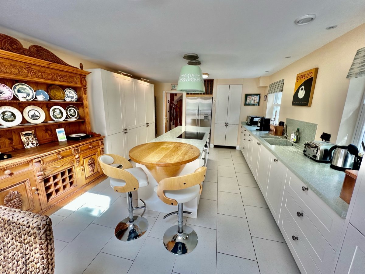 Osmund - Fully equipped kitchen with kitchen Island